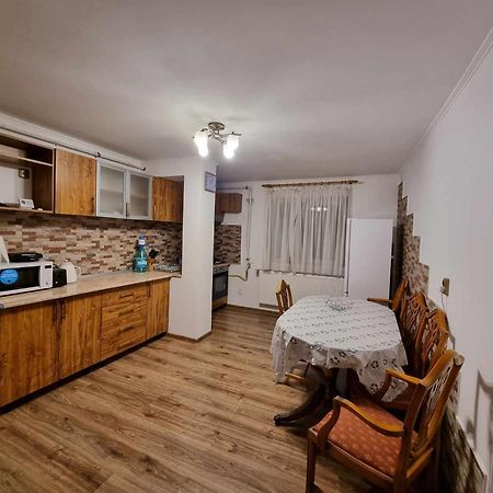 Lovely 2 Bedrooms Flat Cornelia- Central Corabia Bagian luar foto