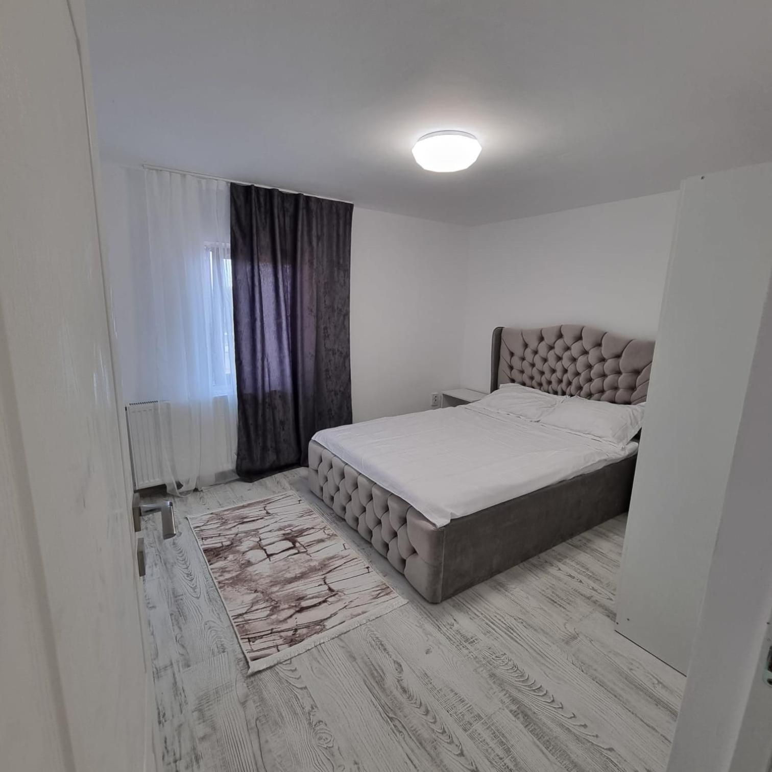Lovely 2 Bedrooms Flat Cornelia- Central Corabia Bagian luar foto